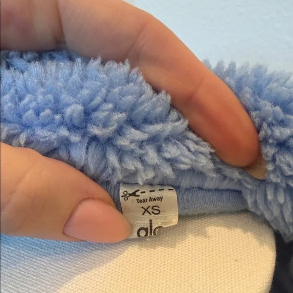 ALO Yoga Soft Blue Foxy Sherpa Jacket - Picture 7 of 8
